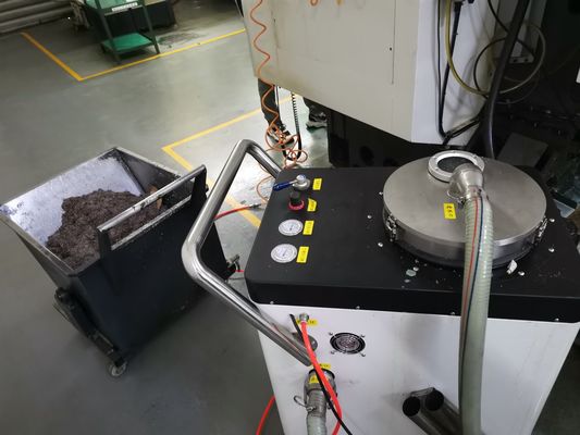 精密冷却液タンク清掃 切断液のフィルタリング